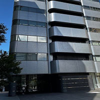 ビル正面の写真